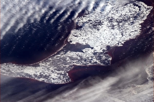 Cmdr_Hadfield's tweet photo. PEI on the last day of 2012, as seen from a window of the Space Station. (11:00 AM, 31 Dec) http://t.co/KR2is7v0