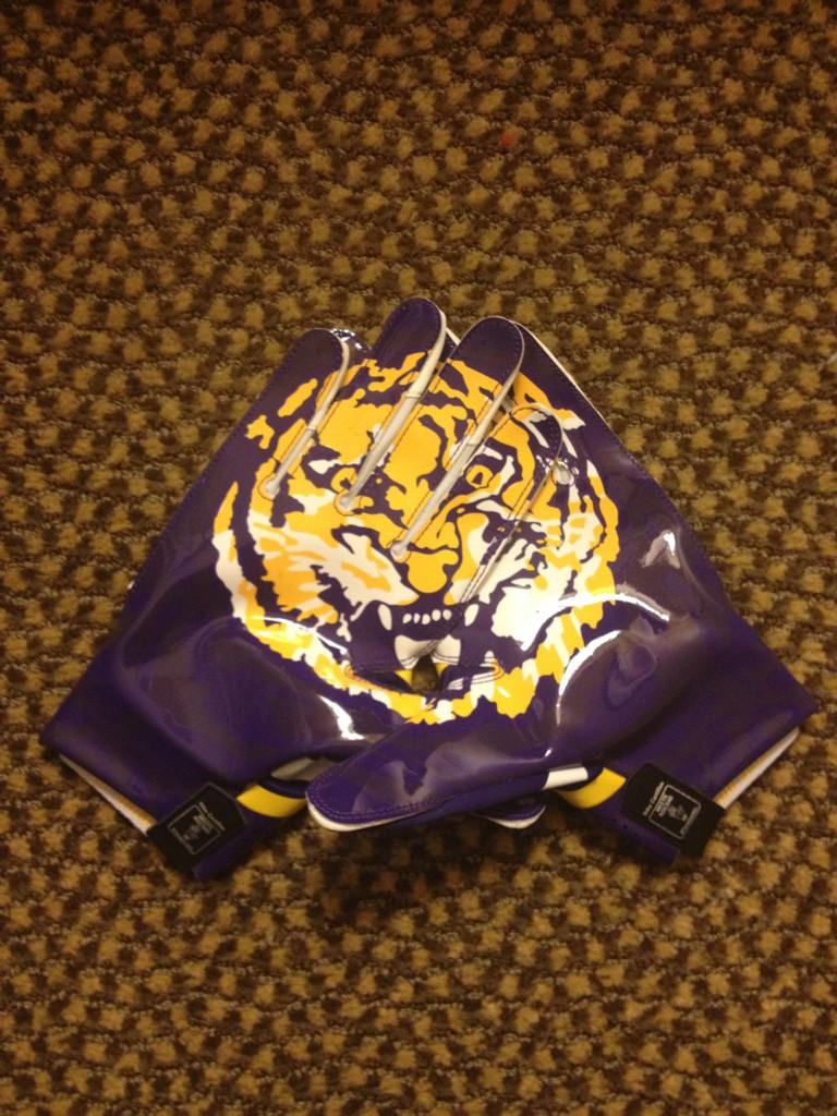 lsu gloves football