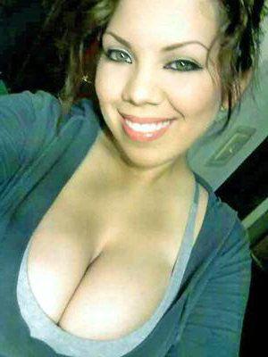 VickyLipsOSFS's tweet photo. #f4f #famous #teamosfs #sexybitch #speakaman #hiphop #happynewyear #bestmemories2012 http://t.co/5K80D8fy