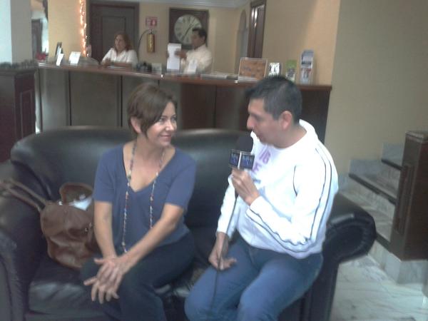 HectorMtzRmz's tweet photo. Un nuevo logro!!! A terminar a tambor batiente Gracias a todo el elenco de Maria de Todos los Angeles Son un amor http://t.co/Fp0WFx9I
