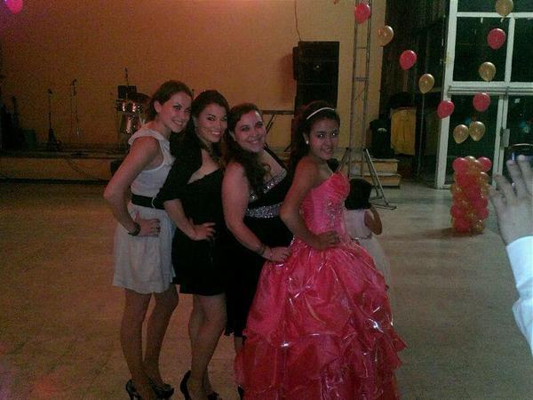 MoniiGamboa's tweet photo. #Mi2012 Mis XV jajaja les juro la pasé más que perfecto con TODO lo que hubo y todos jajaja! (; Amo a mis primas♥ http://t.co/ECm8HMa2
