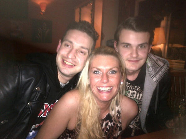 SexiSamHoney's tweet image. New years famo drinking sesh!!! #drinkingfun