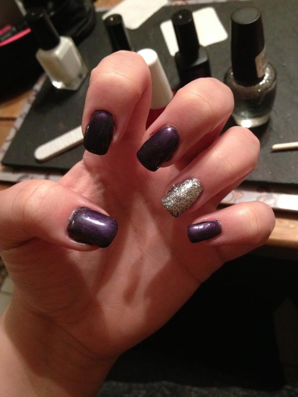 kjlcoates's tweet image. #lefthand #glitter #DIYgelnails