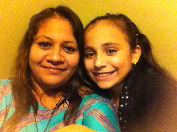 princesses1529's tweet photo. Me and my mommy http://t.co/IGK6lzK1