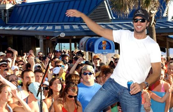 Northern_Sweet's tweet photo. #HappyLukeBryanMonday #3 http://t.co/pAe7L6tm