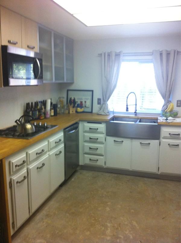 JTmania's tweet photo. @ask_wellsfargo why is WFHM making me get a new floor to refi? Don't they kno the cool kitchens have concrete floors? http://t.co/PANj8Z6W
