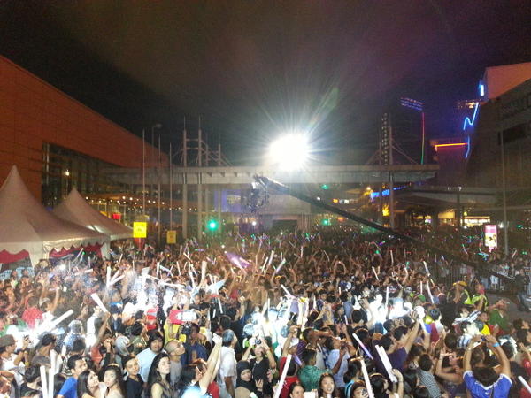 benjern's tweet image. Crazy night at eCurve NYE Street Party... #stageview