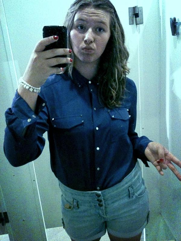 abcCarolineForb's tweet photo. Lmao duck face http://t.co/cpPUnrQv