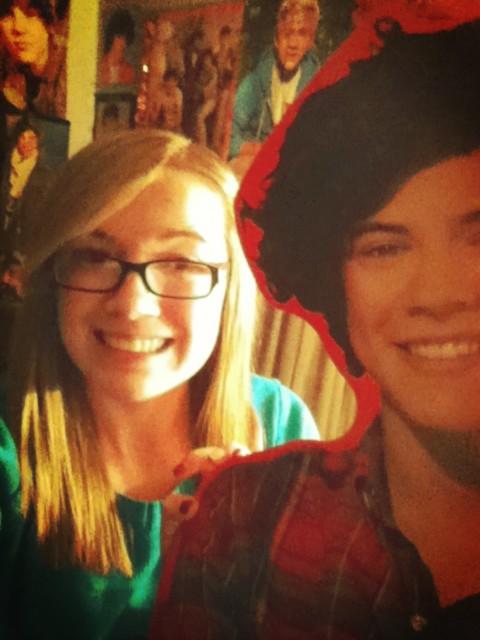 wintrsoldierhes's tweet image. wild new years party with cardboard harry. #wepartyhard