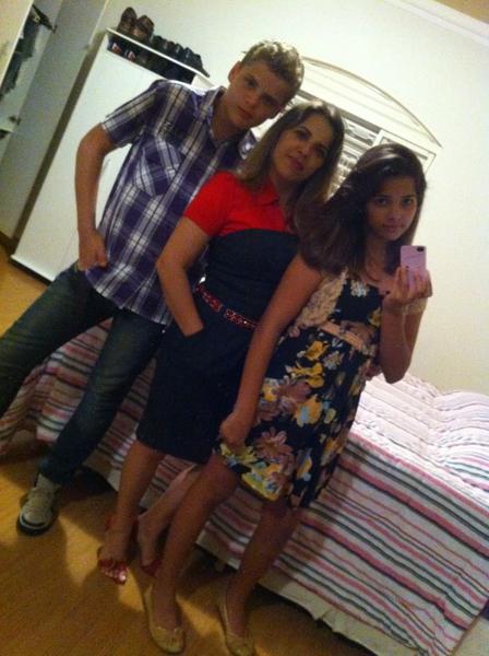 leiacervatti's tweet photo. Olha que trio lindooooo rsrsrsrs http://t.co/bBvxEbBZ