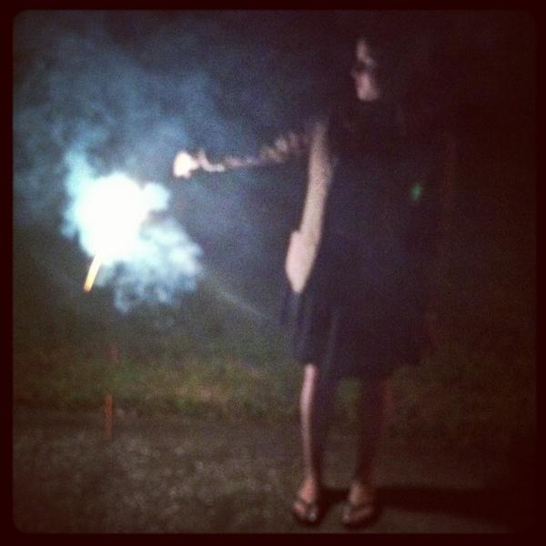 TheSliceTweets's tweet image. Think I'm better at holding a tennis racquet than sparklers... #fireworkfail #HappyNewYear #Feliz2013