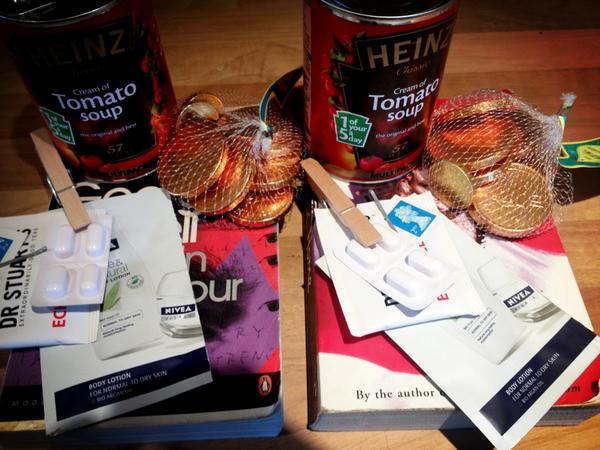 polly_goodman's tweet image. Such a good friend. #universityessentials. @ECroft7 @hannah-w1993