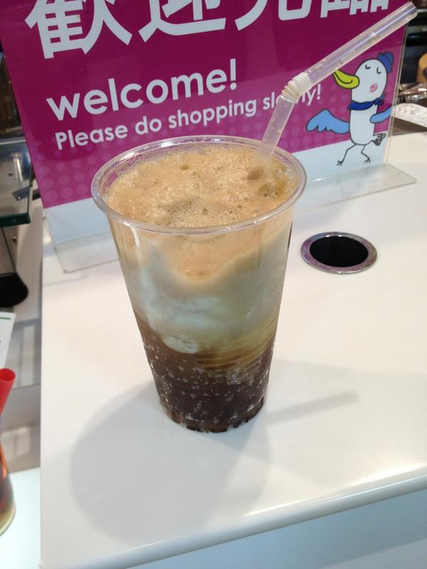 コーラフロートなう(*^^*)