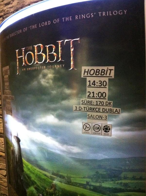 Hobbit denen film o kadar uzun ki günde sadece 2 seans gösterilebiliyor. O kadar yani.