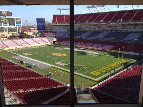 MVictors's tweet photo. In the house.  Gridiron looks tight. http://t.co/Cg6XLVcY