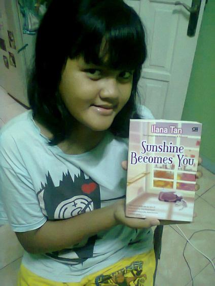 iip_chubby's tweet photo. @perpus_semesta Buku barunya Ilana Tan-SunshineBecomesYou favoritku di #2012 #sayadanbuku http://t.co/dYYLerwD
