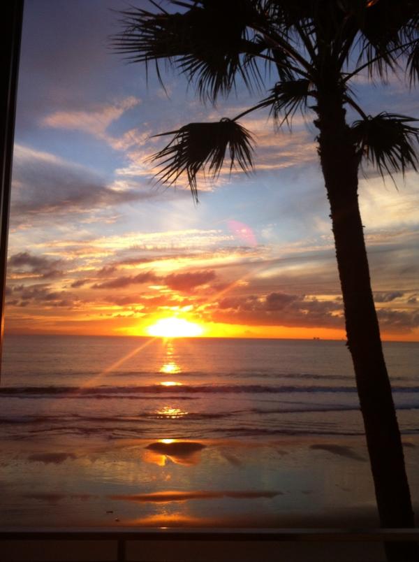 BryanCranston's tweet photo. The last sunset of 2012. No clever attempt at humor. No cynicism.
May all of you have a very healthy and safe new year. http://t.co/vDx04Sks