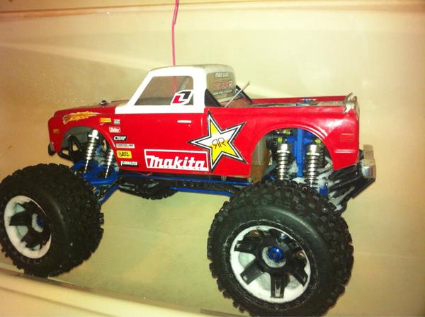 Curtis1scott's tweet photo. Man I love this time of year just to play in the snow with my nitro truck. # http://t.co/UqRVmsKE