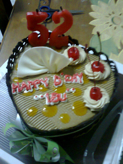 Selamat ulang tahun wanita yg terhebat dunia akhirat (Ibuku) we love u mom.