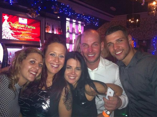 JayTAT2's tweet photo. @SarahRuffers @lizburrows3 @HuttonDanny @DellaDellasmith 
NYE http://t.co/F9EWPq3m