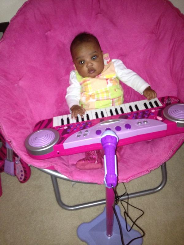 OfficialLadyS's tweet image. #GSharp Please...LOL! 💋🐹