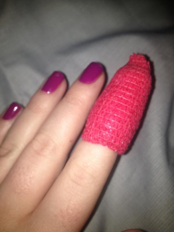 reigyreig's tweet image. Nearly cut my finger off making a bagel! #noplasters #ouch
