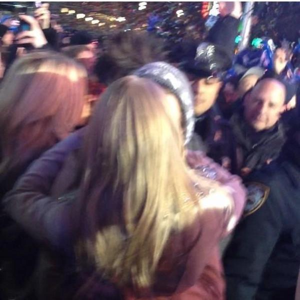 mary_direction3's tweet photo. The good thing is that @Harry_Styles is unmarried ¬¬' http://t.co/HGWgkJdm
