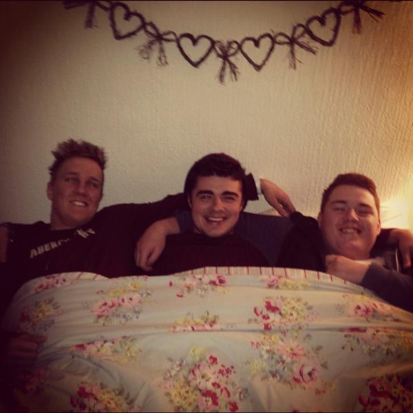 emmaa_weaver's tweet image. my angels @ryanjhalliwell @MatthewKing93 @Dan_Allcock #sniggle