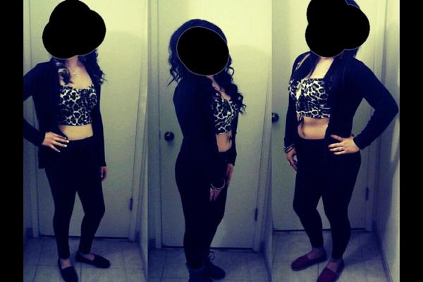 SplittingDreams's tweet image. It's really never that serious. Three girls wearing the exact same thing? And they planned it? #GrowUp