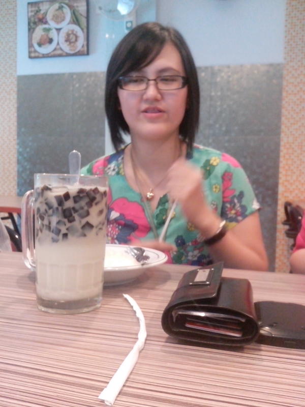 InrieDaniel's tweet image. Huss "@itanorie: Disesuaikan dg pembelinya?@sinulmr: Cendol raksasa @InrieDaniel @Pletoy @utomobf @mertilang5 @itanorie