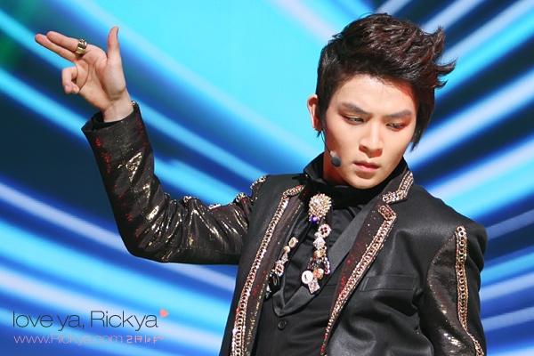 Rickyacom's tweet photo. [리키야~♥] 130101 가요대제전 틴탑 리키버전 Sorry Sorry + 미치겠어 직캠 업데이트 by http://t.co/7WRFsNTE / 창현왕자님 눈이부셔 숨이막혀 내가미쳐~ http://t.co/rJ2wXzh6