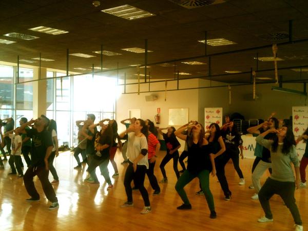 BASMOVE's tweet image. @AlbtMontero cierra este primer día de #GDBM ... ¿Qué coreo nos habrá traído? :)