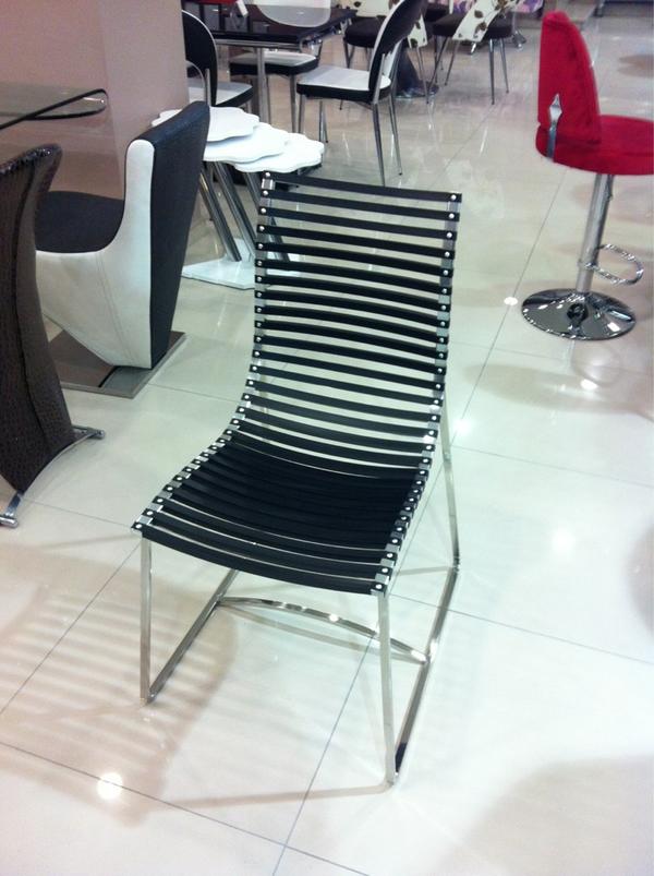 Aluminyum paslanmaz çelik malzeme ile imal edilen bu sandalyenin oturumu rahat #konseptiva.blogspot.com