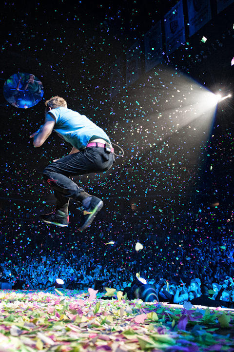 ColdplayArmy's tweet image. Chris Martin casually defying gravity.