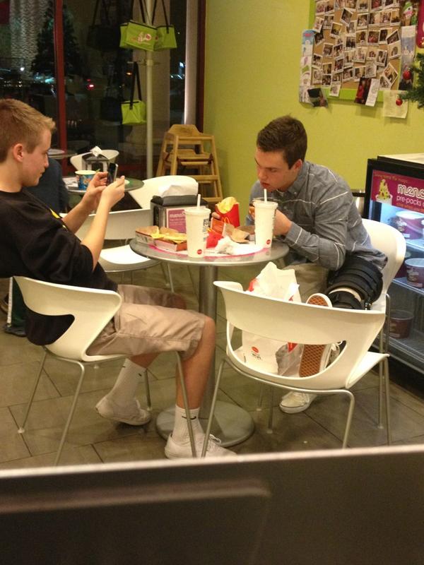 sheivz's tweet image. HAHAHAHA SPOTTED TAKING AN INSTA POST @noahmiller24 #potentialmodel? #possibly? 😂