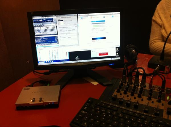 Cuernos74's tweet photo. #DesEs3 En vivo!!! @sintoniaradio @JaNeThNC @Cuernos74 http://t.co/IkwFCv09