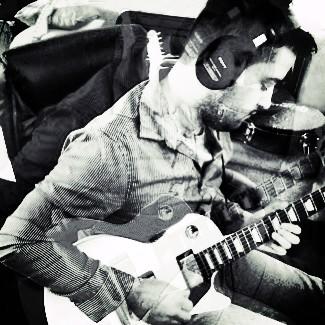CityOfGodBand's tweet photo. Happy new year! (a little late, we know) Guitar session today!!!! With @Gunnarvingren. http://t.co/a2a6kAG8