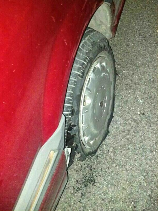 chals1499's tweet photo. Cuando tengas un clavo en la rueda cambiala, no esperes a llegar al taller http://t.co/iabIuJlb