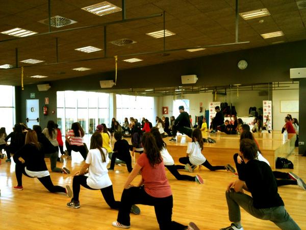 BASMOVE's tweet image. Ya estamos calentando motores...SERGI ORDUÑA, nuestro profe invitado especial en este #GDBM en su 1ªclase!!!