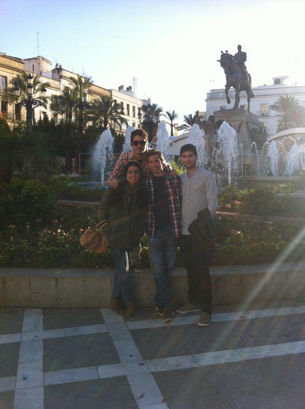 eiris_juan's tweet photo. Tranquilitteee @pikelbam @mer_paz @andresaga90 buen diita si señor!! http://t.co/iXs3BT5I
