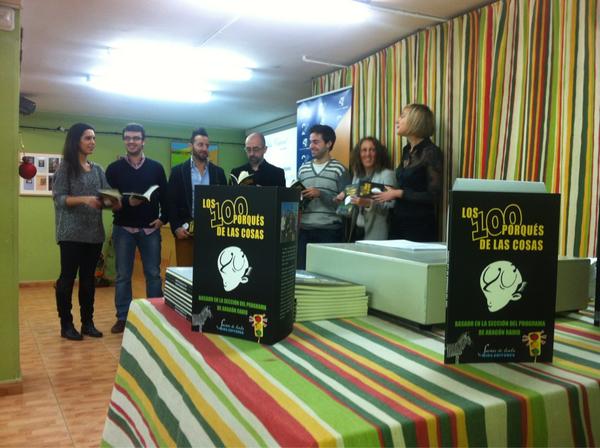jamalomi's tweet photo. A punto de empezar la presentacion del libro de Aragon Radio "Los 100 porques de las cosas" http://t.co/145E0bcW