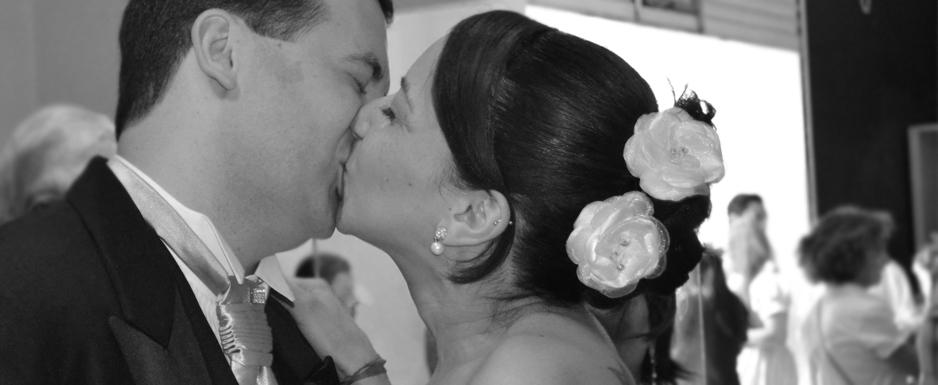 <span class='tit'>CASAMENTOS</span> <br /><span class='desc'> Porque as suas melhores lembranças merecem ser imortalizadas.</span> Casamentos