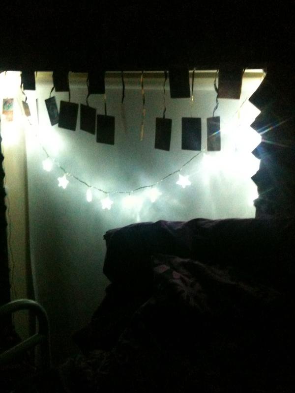nellameatsix_'s tweet photo. Pillow, lights and Pokemon cards gr9 http://t.co/Fb0sLxbD
