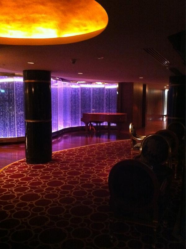 “<a href="/Falhasawi/">فيصل الحساوي</a>: <a href="/smalahmad/">boslooh</a> 

هذا جوها ”
اي ولله ونسمع يبغي السماح