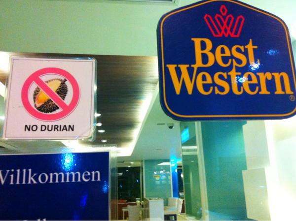 tvutang's tweet photo. @KimVu17 welcome to Bangkok- now don't scare the foreigners #hotelrules http://t.co/EAdykW8O
