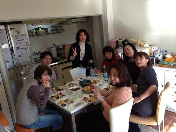 37tomi's tweet photo. 新年HMとポットラック😀😄😃 http://t.co/IciYvsdp