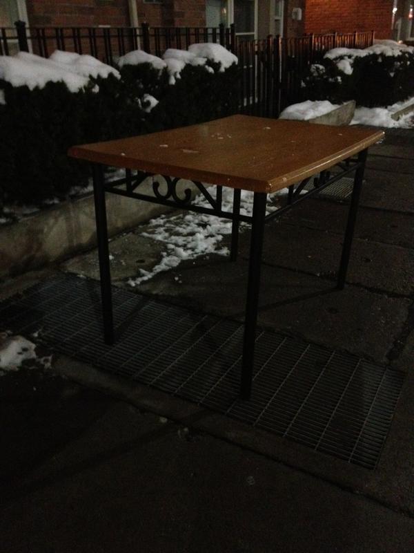 lostnfoundTO's tweet photo. Table?! On Jarvis. #dinnertogo #lost #found http://t.co/TUJqvlmO