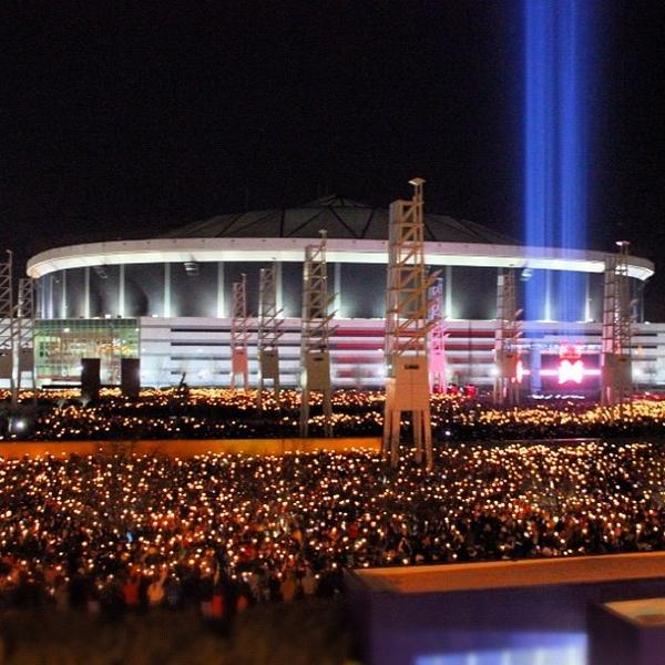enditmovement's tweet photo. This is what 60K students SHINING A LIGHT ON SLAVERY looks like! #enditmovement http://t.co/ee8Pgt9g