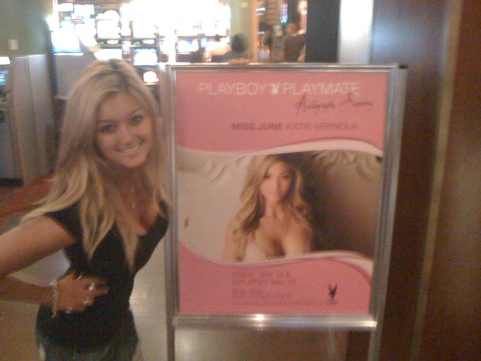 #ThrowBackThursday @Playboy #Playmate Signing @Palms @Vegas Thanks @hughhefner XoXo http://t.co/sMlo<a href="/tag/throwbackthursday"class="tags">#ThrowBackThursday</a><a class="tags" href="/tag/playboy">@playboy</a><a href="/tag/playmate"class="tags">#Playmate</a>