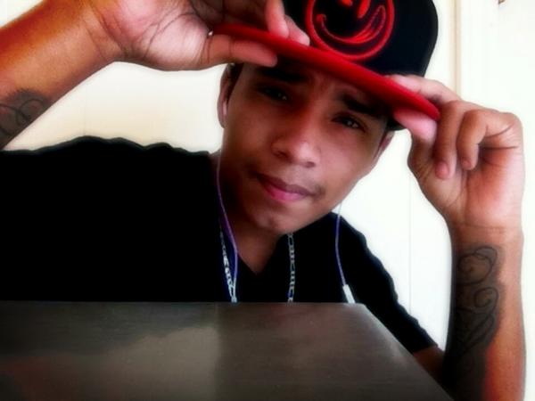 jstarz251's tweet photo. Bored af' lol ^.^ http://t.co/RMAAJHrS